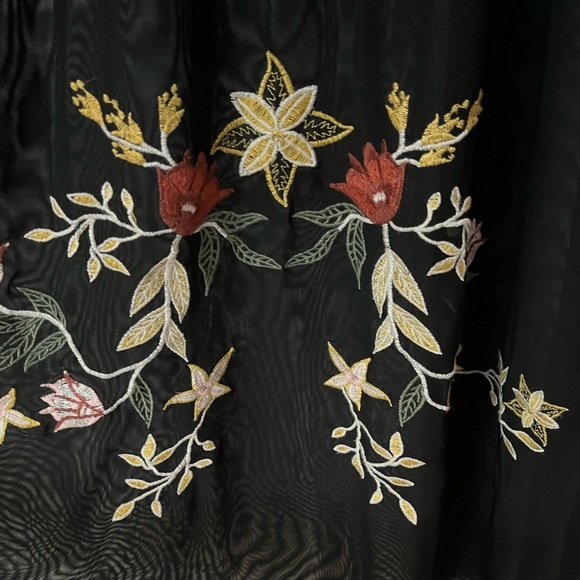 Coco + Jaimeson Black Sheer Boho Tunic Dress Sz M Floral Embroidered Festival - Picture 3 of 7